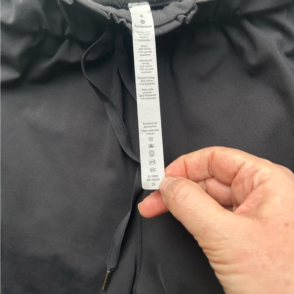 Lululemon Keep Moving Pant High-Rise. Black size 8 - Picture 5 of 11